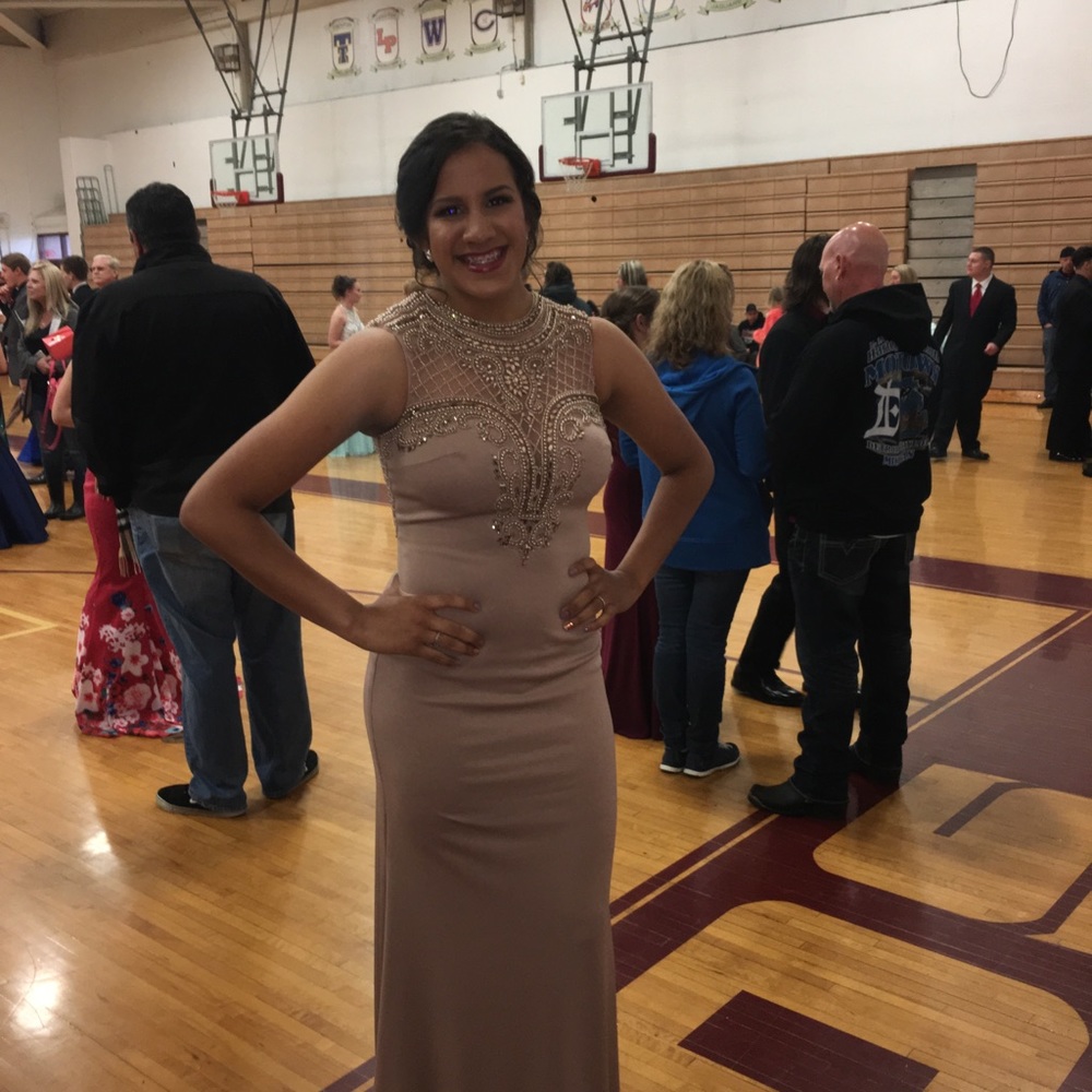 Prom dress size 6 very comfortable and gently worn